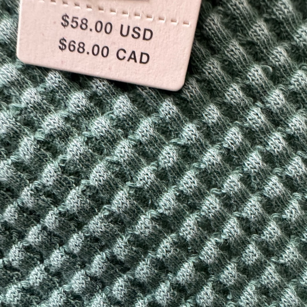 PILCRO short sleeve slightly cropped thermal top w/pocket! Unique& flattering!! - Picture 9 of 14